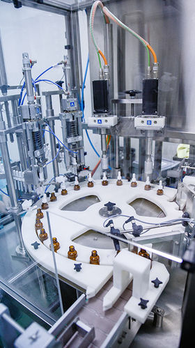 Llenadora taponadora monobloque - Omniprojekt doo, Vrnjačka Banja, Srbija - rotativa / ponderal / para productos farmacéuticos