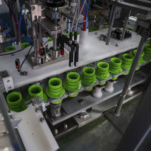 Llenadora selladora semiautomática - MBT 1000 - Omniprojekt doo, Vrnjačka Banja, Srbija - volumétrica / crema cosmética / para producto viscoso