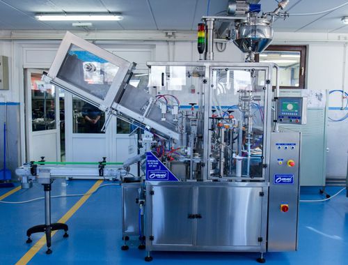 Máquina de llenado y cierre para la industria cosmética - MTB 2000 - Omniprojekt doo, Vrnjačka Banja, Srbija