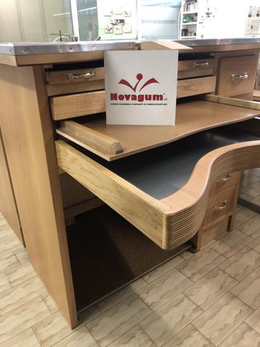 Mesa de trabajo con cajones - Novagum S.r.l.