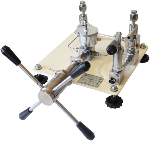Comparador de presión hidráulico - LPC 7000 - Leyro Instruments - para calibración de presión