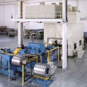 Línea de alimentación para la industria del automóvil - BS 0 series - SCHULER - MÜLLER WEINGARTEN - compacta