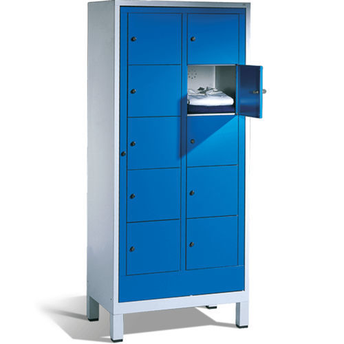 Armario de vestuario para aplicaciones higiénicas - Evolo S 3000 - C + P Möbelsysteme - robusto / con ventilación