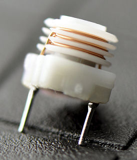 Inductor RF - 5SQ series - Frontier Electronics, Corp. - sintonizable / tipo a través del orificio