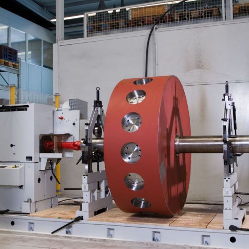 Máquina equilibradora horizontal - HM series - SCHENCK RoTec GmbH - con cojinetes rígidos / para rotores / para piezas grandes