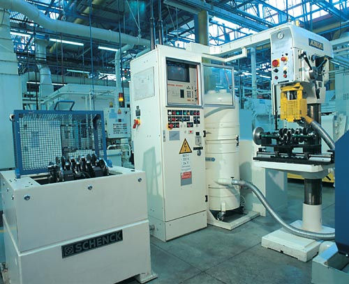 Máquina equilibradora horizontal - EBTK series - SCHENCK RoTec GmbH - dinámico / para cigüeñal / automático