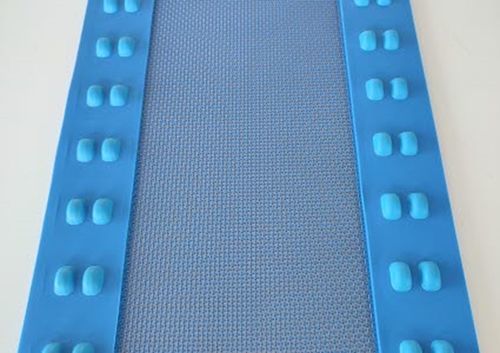 Cinta transportadora enrejada - Ultrascreen PRO 2000 - AMMERAAL BELTECH - de PVC / de malla de poliéster / ranurada