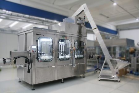 Llenadora automática - HEMF - SMI Group - de botellas / para botellas PET / para botellas de plástico