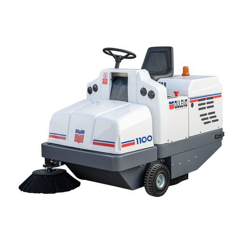 Barredora con operador a bordo - Dulevo 1100 - DULEVO INTERNATIONAL - con motor diésel / con motor de gasolina / con motor de gas