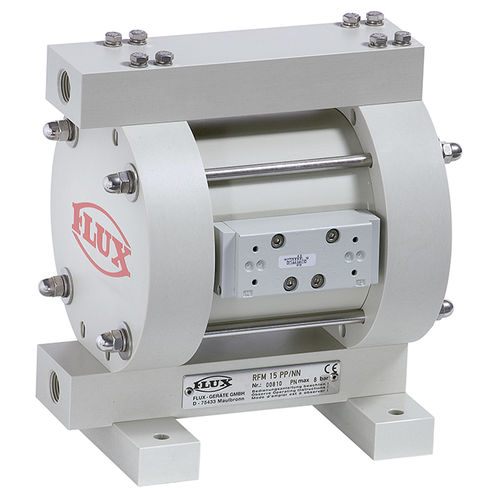 Bomba de doble membrana - RFM series - FLUX-GERÄTE GMBH - para productos químicos / accionada por aire / autocebante