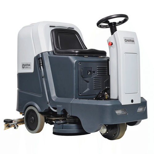 Fregadora con operador a bordo - SC3500 series - Nilfisk - alimentada por batería / compacta