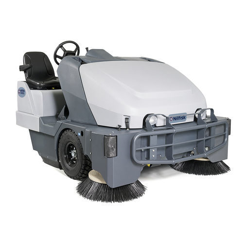 Barredora con operador a bordo - SW8000 series - Nilfisk - con batería / de exterior / de interior