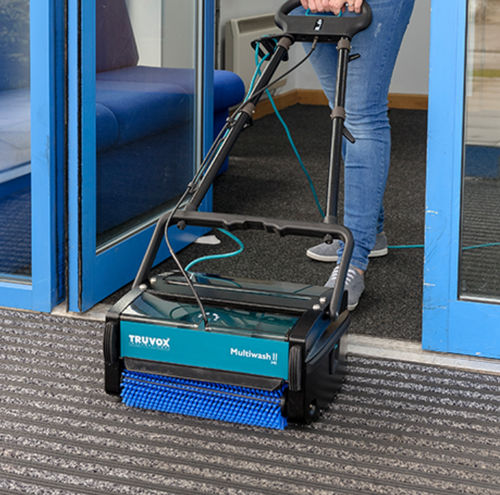 Fregadora con operador a pie - Multiwash II - Truvox International - alimentada por cable / multifunción