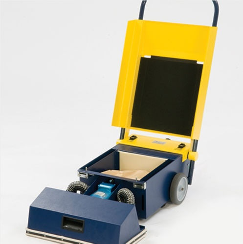Barredora con operador a pie - X46 - Truvox International - manual / para escaleras mecánicas