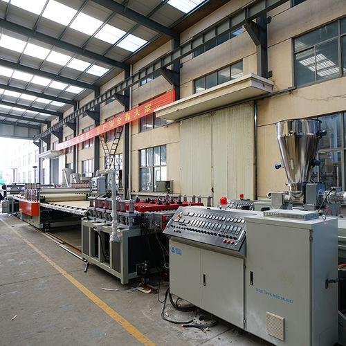 Línea de extrusión multicapas - JIANGSU BEIER MACHINERY CO.,LTD - refrigerada con agua / de doble tornillo / para paneles de plástico