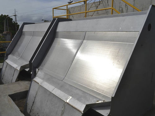 Criba para el tratamiento de aguas residuales - HIDROYEC ® - ESTRUAGUA - estática / sólidos/líquidos