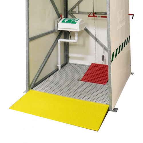 Alfombra antideslizante - Hughes Safety Showers - de plástico / para espacio húmedo / de entrada
