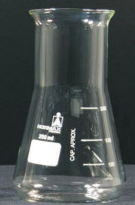 Matraz Erlenmeyer - Normax - Fábrica de Vidro Científico - de vidrio borosilicato