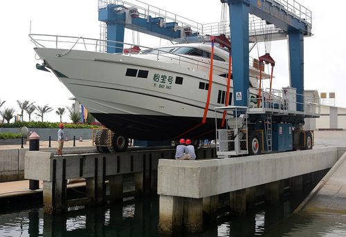 Carretilla elevadora de tipo straddle (horcaja) para aplicaciones marinas - BEIJING WOWJOINT MACHINERY CO., LTD.