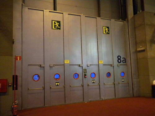 Puerta corredera vertical - Talleres Alfa Torres - multihojas / peatonal / de metal