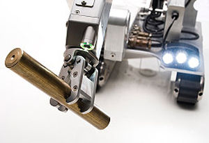 Robot de inspección de orugas - Versatrax 450™ - Inuktun InCommand Robotics LLC - con brazo articulado / con iluminación de LED / visión de 360°