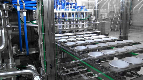 Llenadora-operculadora automática - RM90C - SYNERLINK - de vasos / de botes / para productos lácteos