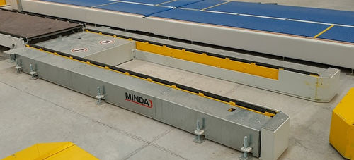 Transportador con cadena - MINDA Industrieanlagen GmbH - horizontal / de transporte / de transferencia