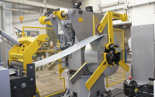 Línea de alimentación para perfilado - ARKU Maschinenbau GmbH