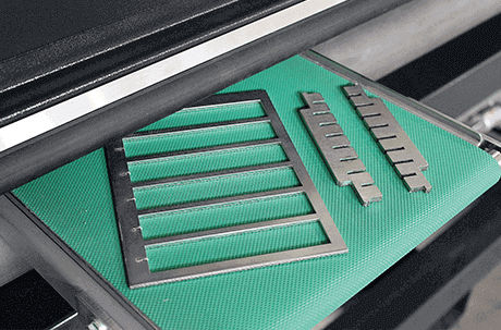 Transportador de banda - Wöhler Brush Tech GmbH - automático / para piezas pequeñas / para la industria metalúrgica