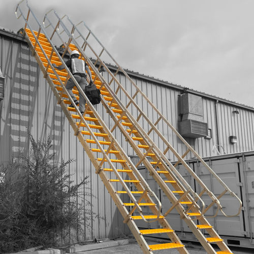 Escalera fija de exterior - Tuff Built Products Inc. - metálica / temporal