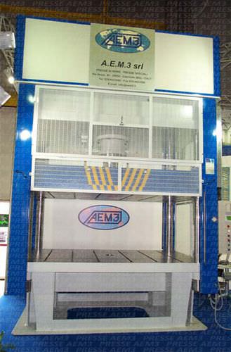 Prensa hidráulica - 28004 - AEM3 S.r.l. - electrónica / de corte / para aplicaciones automóviles