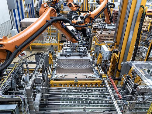 Paletizador robotizado - AUTEFA SOLUTIONS - para botellas de plástico / de cajas / automático