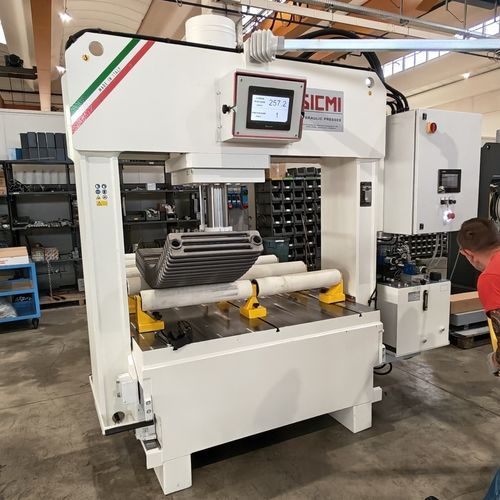 Prensa hidráulica - PMM 150 MC - SICMI - de curvado / de pórtico / controlada por PLC
