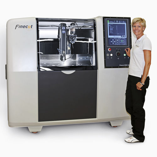 Máquina de corte con chorro de agua microabrasivo - Finecut™ WMC 500 II - Finepart Sweden AB - para caucho / para metal / para madera