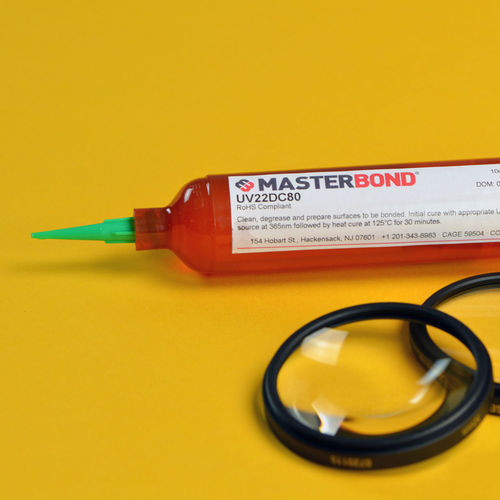 Cola de polimerización por UV - UV22DC80-1 - Master Bond - epoxi / para metal / para plástico