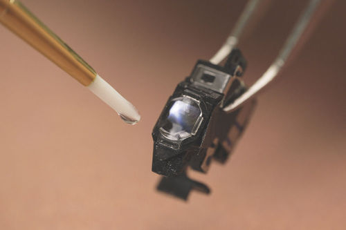 Cola con endurecimiento por LED - LED405Med - Master Bond - polímero / para vidrio / monocomponente