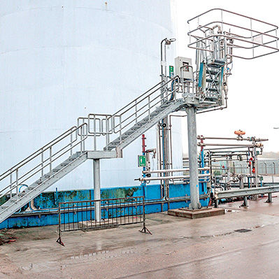 Plataforma de acceso - Zipfluid srl - de carga / para camión / portaoperador