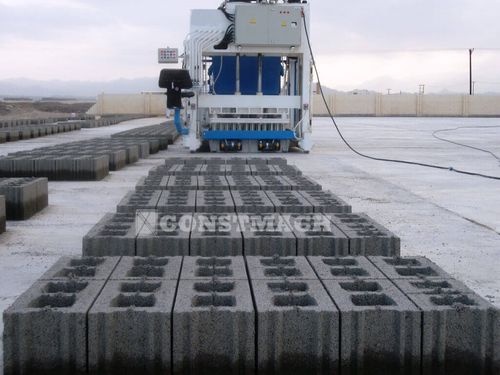 Máquina para fabricación de bloques de hormigón - CONSTMACH Concrete Plants & Crushers - móvil