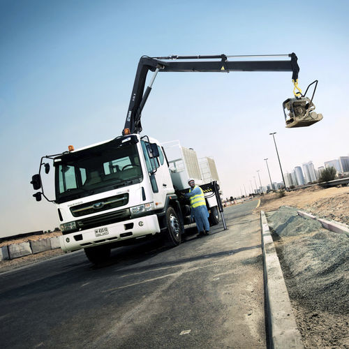 Grúa montada sobre camión - X-CL 8 - Hiab - de mástil / plegable / para obra