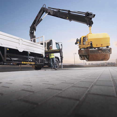 Grúa montada sobre camión - X-CL 23 - Hiab - de mástil / plegable / para edificios