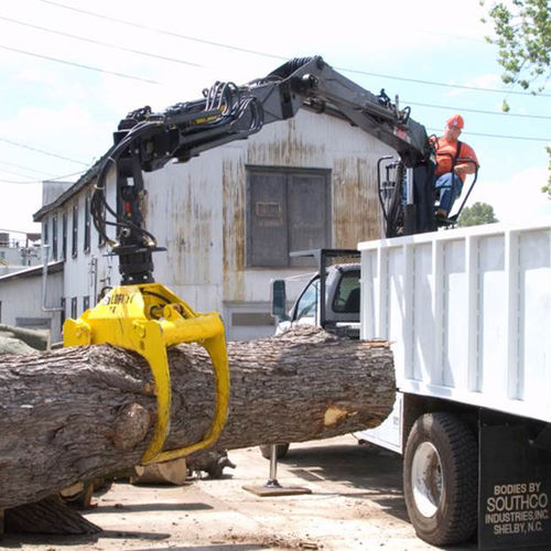 Cargadora forestal de pluma articulada - 82Z series - Hiab - montada en camión