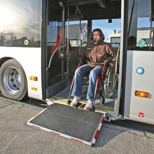 Puerta elevadora para montaje lateral - MBB MEDIRAMPE - Palfinger - para silla de ruedas