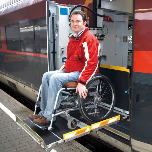 Puerta elevadora estándar - MBB TRAINLIFT - Palfinger - para silla de ruedas / de vehículo / semiautomática