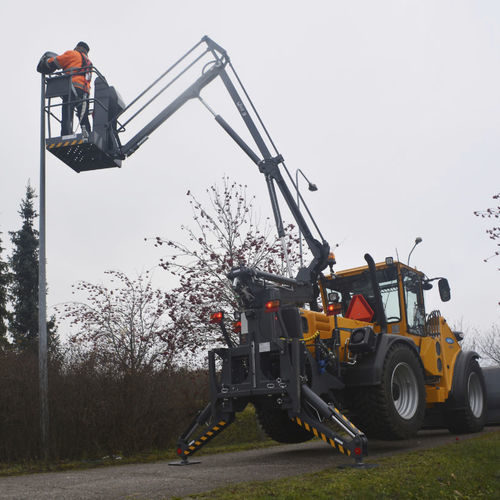 Plataforma elevadora montada en camión - Vilakone Oy - hidráulica / para uso exterior