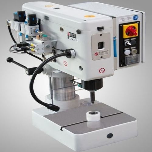 Máquina remachadora neumática - N200 - D. Friedrich - con barrera de seguridad