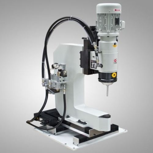 Centro de remachado radial - D. Friedrich - CNC / de gran velocidad