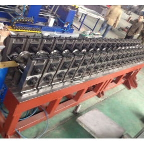 Línea de perfilado para lineal para riel guiado - KCM Machinery Manufacturing - con transportador de rodillos
