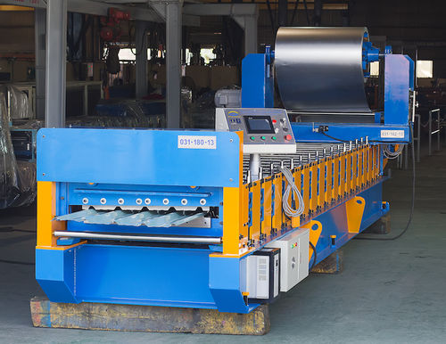 Perfiladora para placas de techado - AMECO INDUSTRIAL JOINT STOCK COMPANY - automática / controlada por PLC