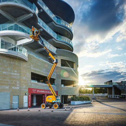 Cesta articulada móvil - A45E - JCB - con ruedas / sobre ruedas / autopropulsada