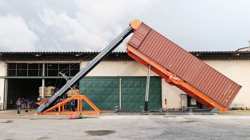 Volteador eléctrico e hidráulico - SAUTEC - para contenedores